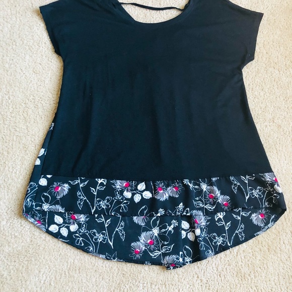 Black and Floral Hi-Lo Top - Picture 2 of 9